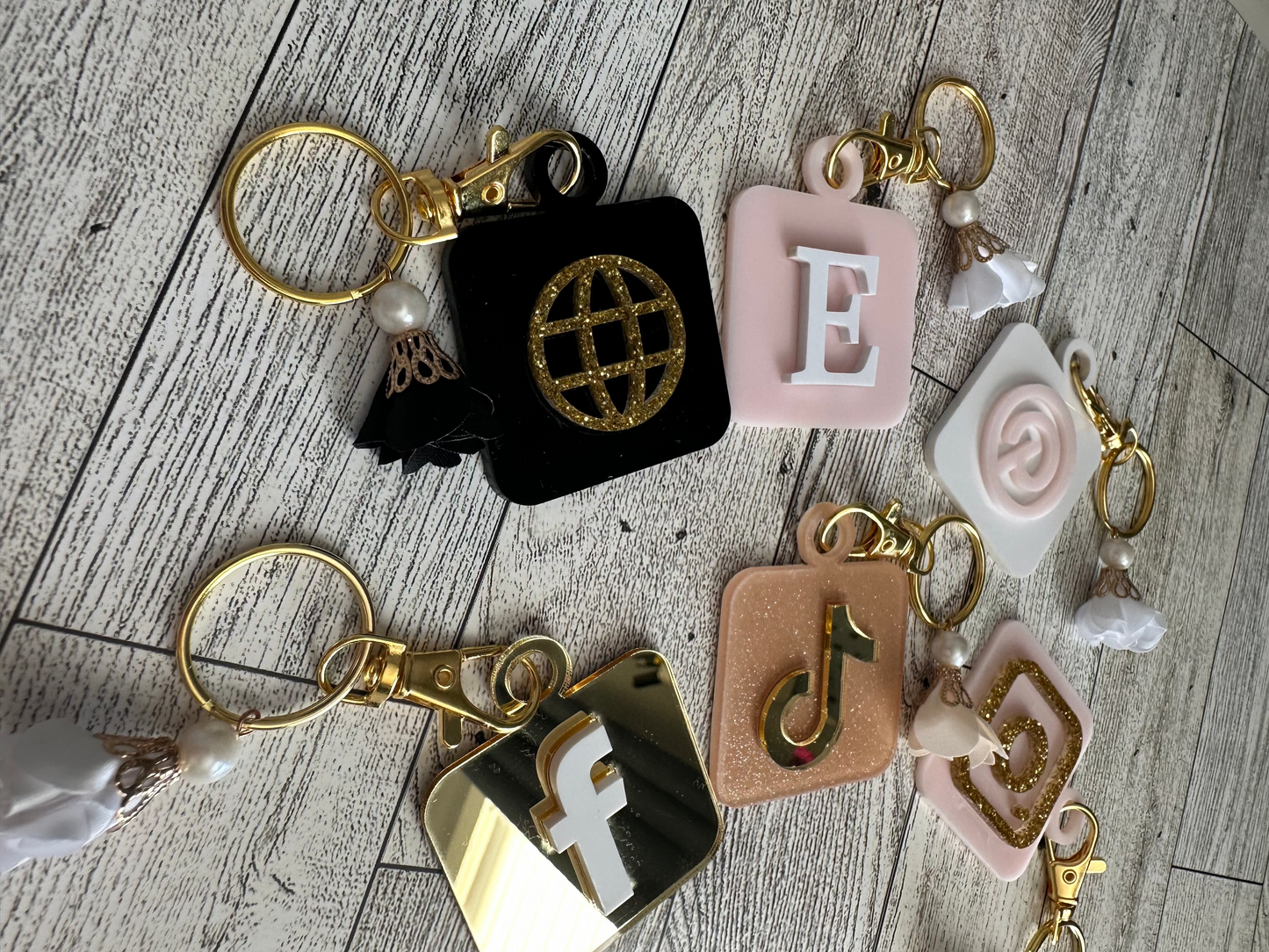 Smart NFC Keychain For Social Media