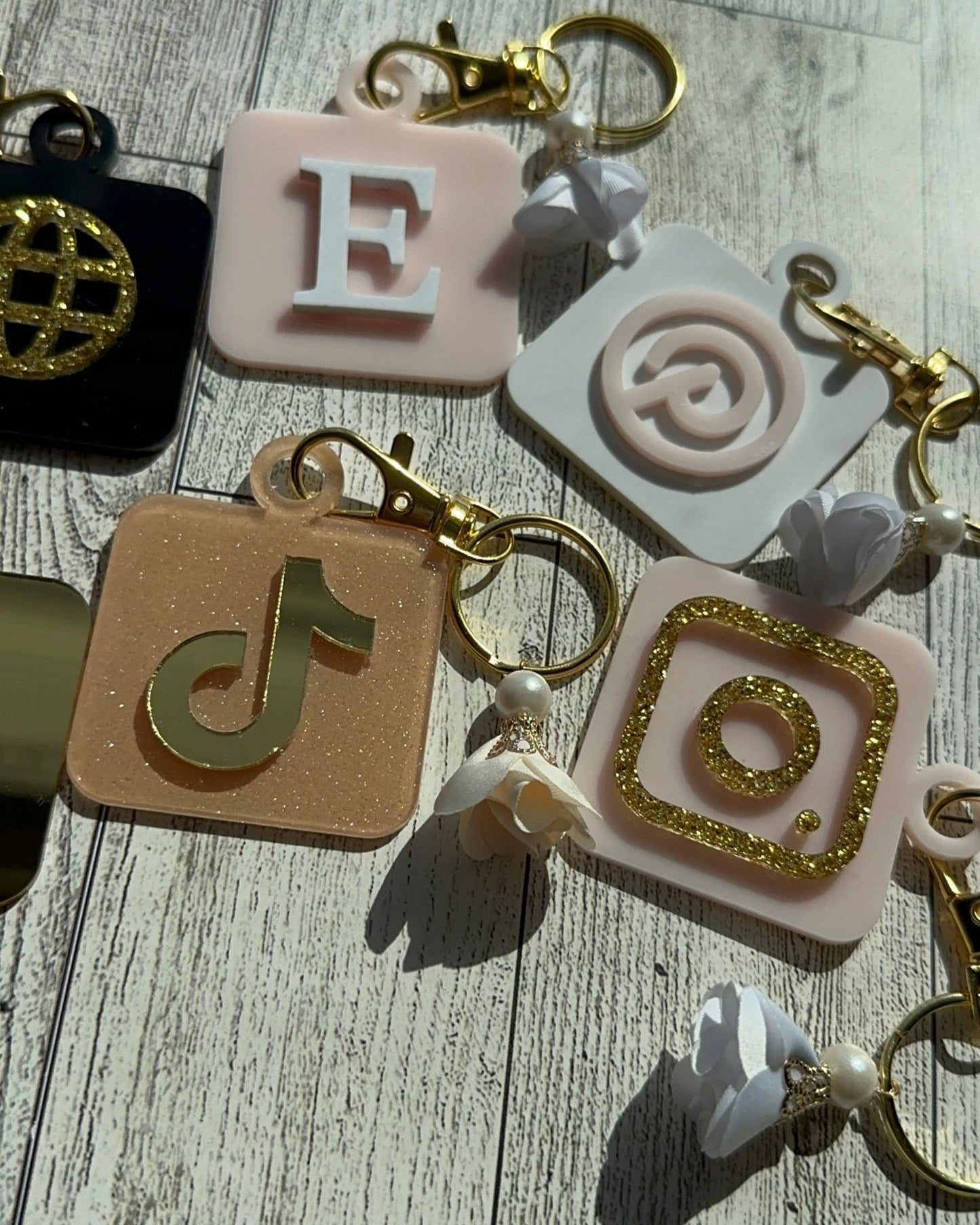 Smart NFC Keychain For Social Media - Kunooz Gallery - 